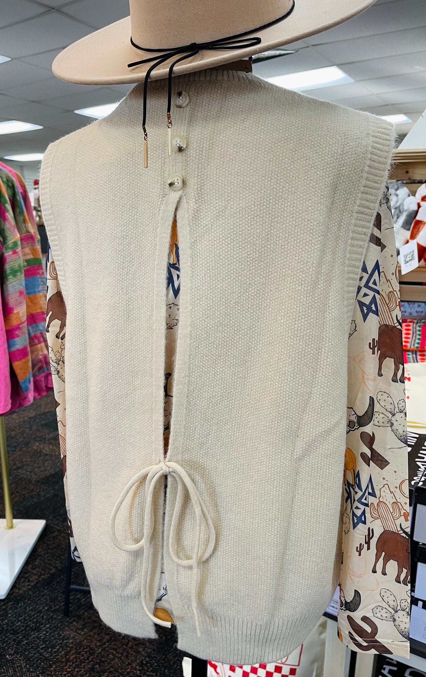 ROUND NECK Sweater VEST WITH SLIGHT OPEN BACK - Sale